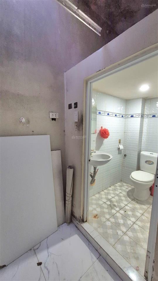 Nhà cũ cần bán gấp đường lương văn can cách 10m ra hẻm xe hơi giá chỉ 77tr/1m2 xây dựng tự do