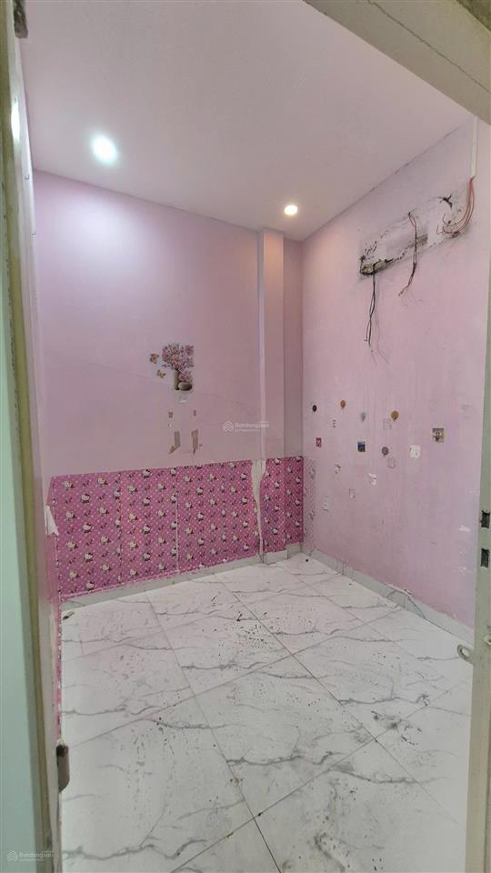 Nhà cũ cần bán gấp đường lương văn can cách 10m ra hẻm xe hơi giá chỉ 77tr/1m2 xây dựng tự do