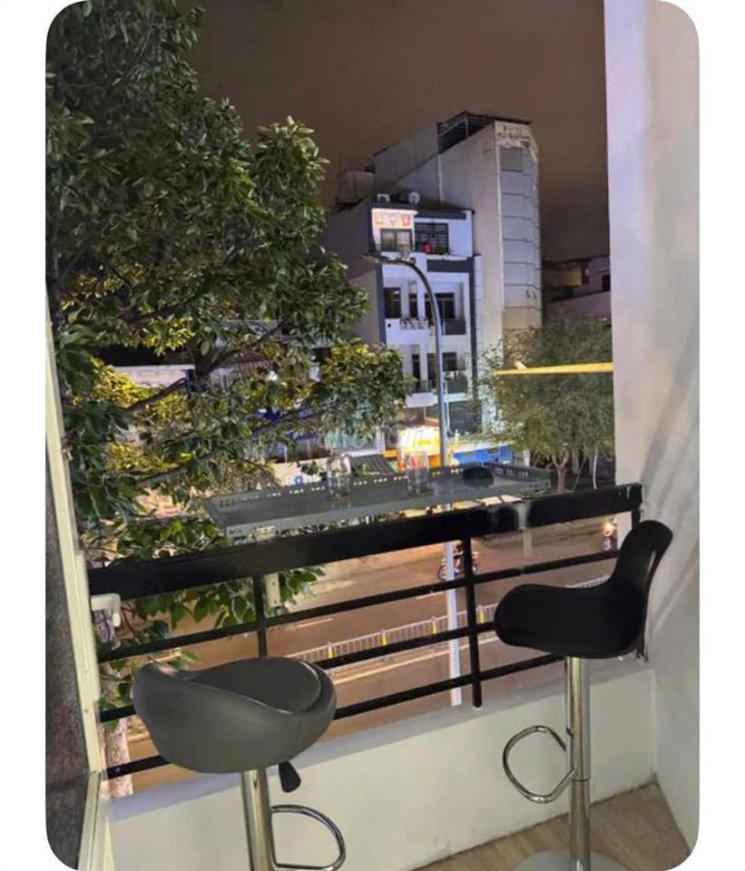 Cần sang nhà CHDV mặt tiền kinh doanh