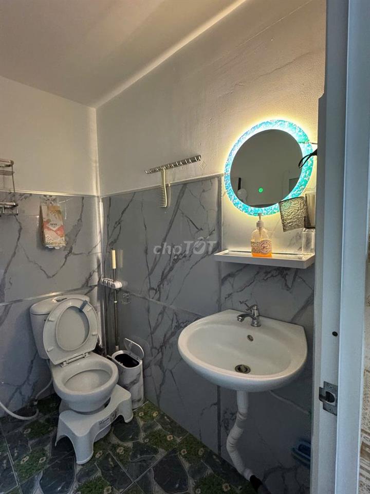 Cần sang nhà CHDV mặt tiền kinh doanh