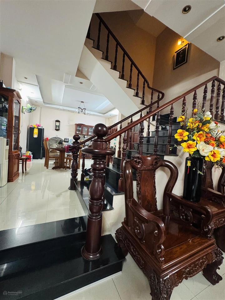 Nhà góc 2 mặt tiền đường 12m nhánh tô ký, p.trung mỹ tây, 6mx18m, 1 trệt 3 lầu. giá  10.550 tỷ