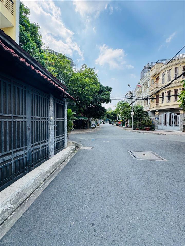 Nhà góc 2 mặt tiền đường 12m nhánh tô ký, p.trung mỹ tây, 6mx18m, 1 trệt 3 lầu. giá  10.550 tỷ