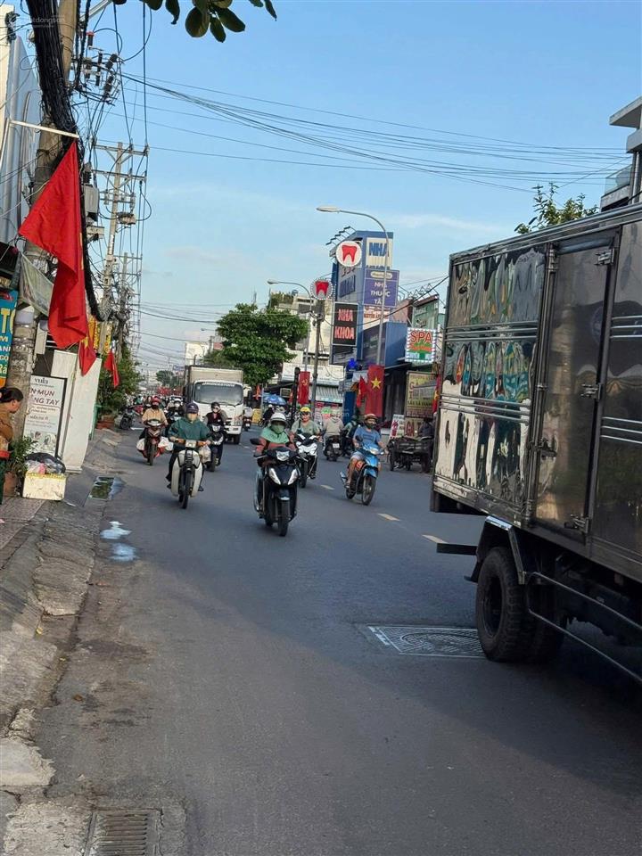 Bán nhà mặt tiền nguyễn ảnh thủ, hóc môn, 10.5mx30m, cấp 4 suốt, 2 sổ riêng, giá bán 23.990 tỷ