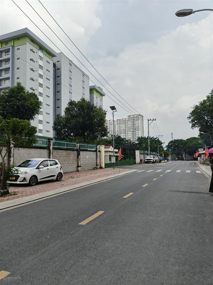 Bán chdv mặt tiền đường 20m ngay công viên phần mềm quang trung, 5mx30m, đúc 6 tầng, giá 15,5 tỷ