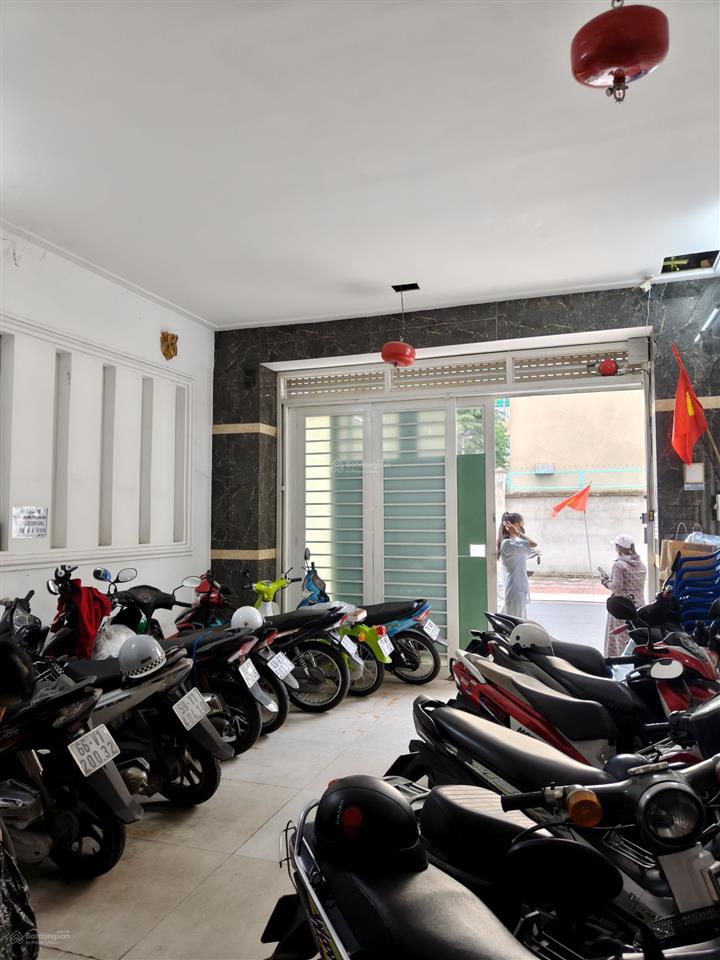 Bán chdv mặt tiền đường 20m ngay công viên phần mềm quang trung, 5mx30m, đúc 6 tầng, giá 15,5 tỷ