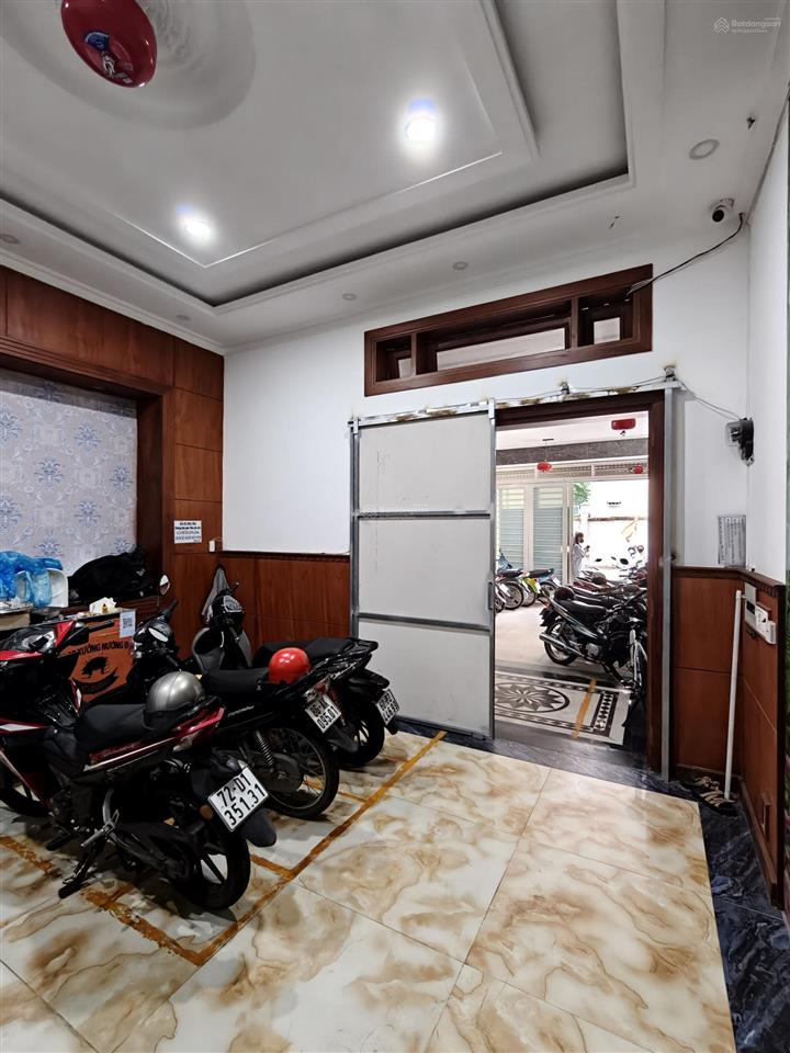 Bán chdv mặt tiền đường 20m ngay công viên phần mềm quang trung, 5mx30m, đúc 6 tầng, giá 15,5 tỷ