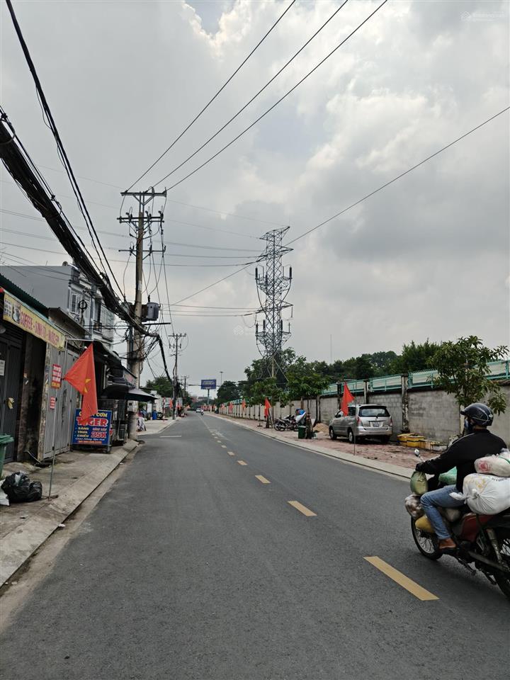 Bán chdv mặt tiền đường 20m ngay công viên phần mềm quang trung, 5mx30m, đúc 6 tầng, giá 15,5 tỷ