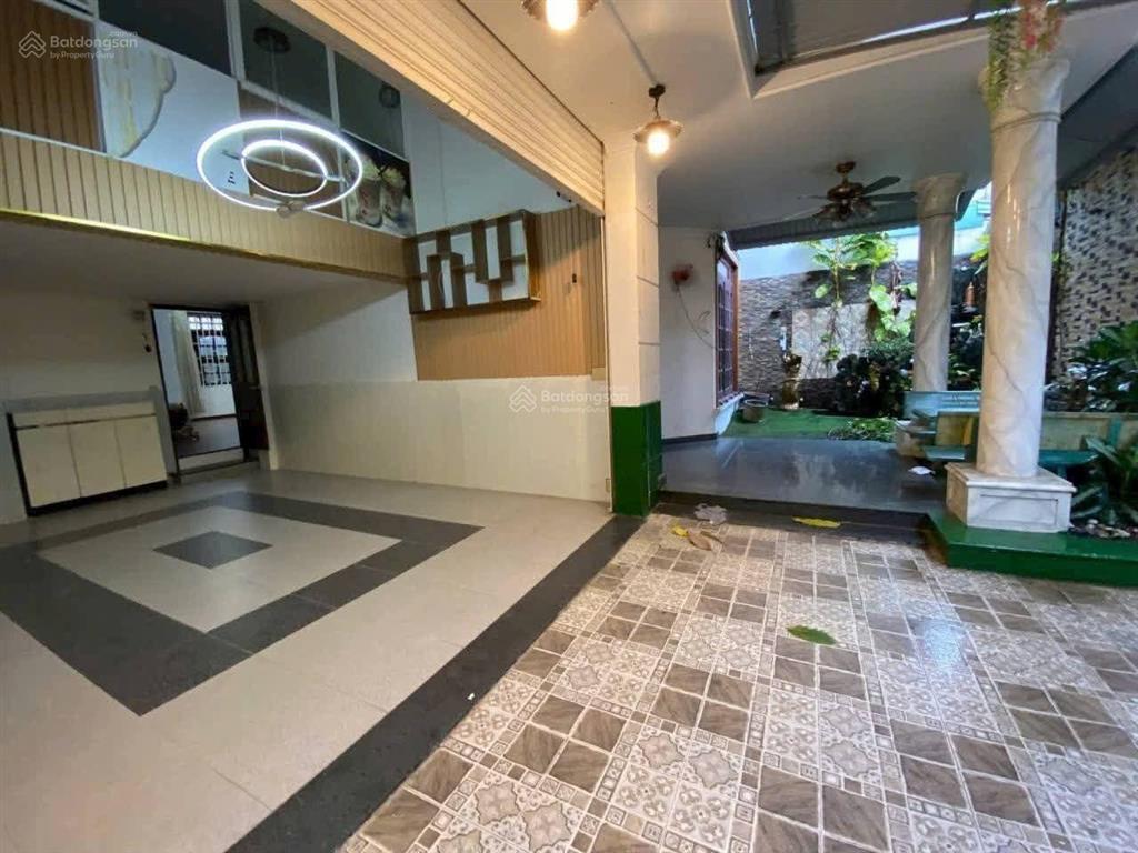 Nhà 12m x 18m mặt tiền đông hưng thuận 17, quận 12. ngay cầu vượt quang trung. đúc 2 lầu. giá 18 tỷ