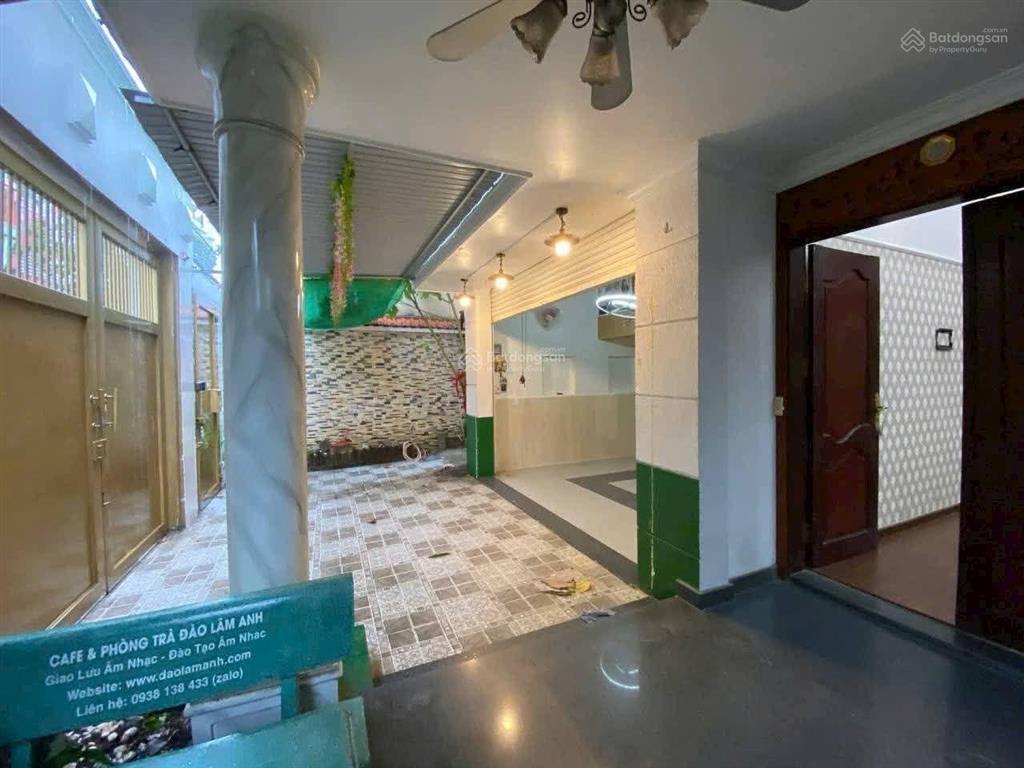 Nhà 12m x 18m mặt tiền đông hưng thuận 17, quận 12. ngay cầu vượt quang trung. đúc 2 lầu. giá 18 tỷ