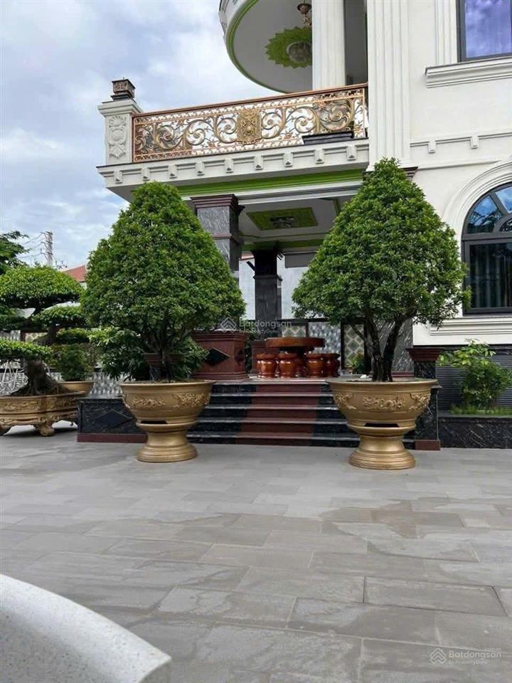 Giảm 14 tỷ bán gấp biệt thự 20m x 50m đúc 4 tầng mặt tiền thới tam thôn 6, hóc môn. giá 40,99 tỷ