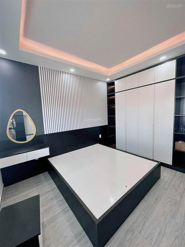 Nhà mặt tiền nguyễn ảnh thủ, quận 12. gần ht43. dt 4.1mx26m. 1 trệt 1 lửng. giá bán 11 tỷ