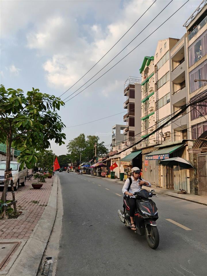 Lô đất mặt tiền đường 20m d4, phường tân chánh hiệp q12, ngay công viên pmqt dt 4.6mx28m giá 4.8 tỷ