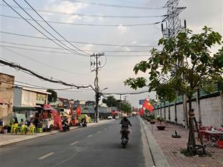 Lô đất mặt tiền đường 20m d4, phường tân chánh hiệp q12, ngay công viên pmqt dt 4.6mx28m giá 5.5 tỷ