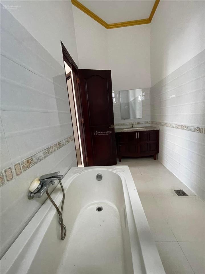 Biệt thự 600m2 mặt tiền bùi văn ngữ, thới tam thôn, hóc môn, giáp quận 12, ngay chợ ba bầu, 35.9 tỷ
