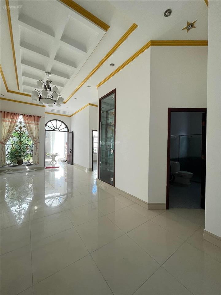 Biệt thự 600m2 mặt tiền bùi văn ngữ, thới tam thôn, hóc môn, giáp quận 12, ngay chợ ba bầu, 35.9 tỷ