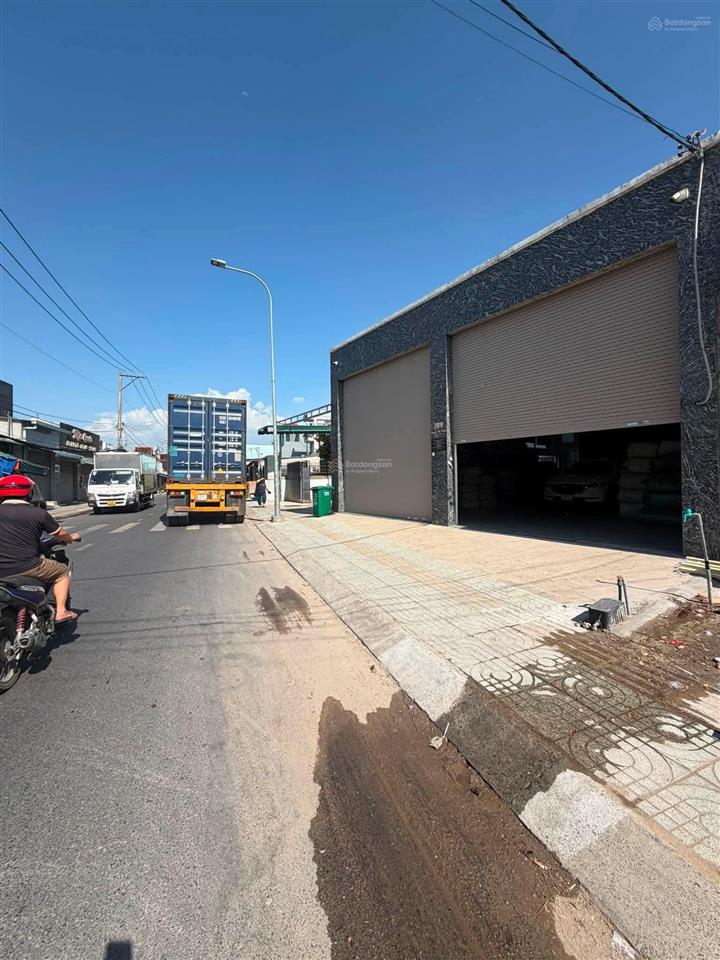 Cho thuê nhà xưởng 400m2 mặt tiền nguyễn thị thảnh, hóc môn, đường xe công, giá 32tr/tháng