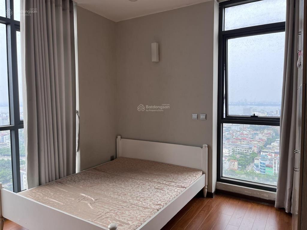 Dành cho người thuê có gu và biết hưởng thụ, căn góc hướng hồ tây chung cư tại tràng an complex