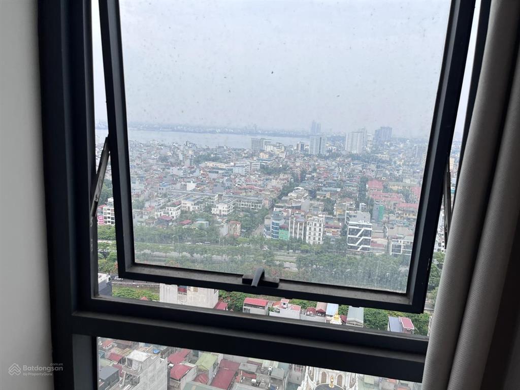 Dành cho người thuê có gu và biết hưởng thụ, căn góc hướng hồ tây chung cư tại tràng an complex