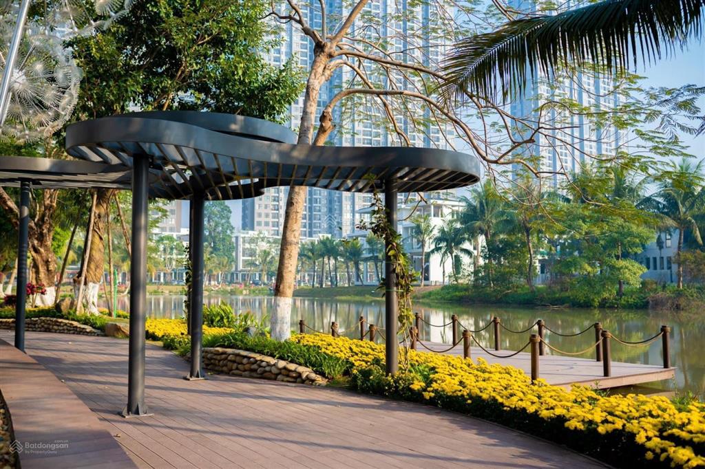 Chính chủ gửi bán 52m2 oasis. ban công thoáng. giá bán 3,4xx tỷ bao phí,  0948 014 ***