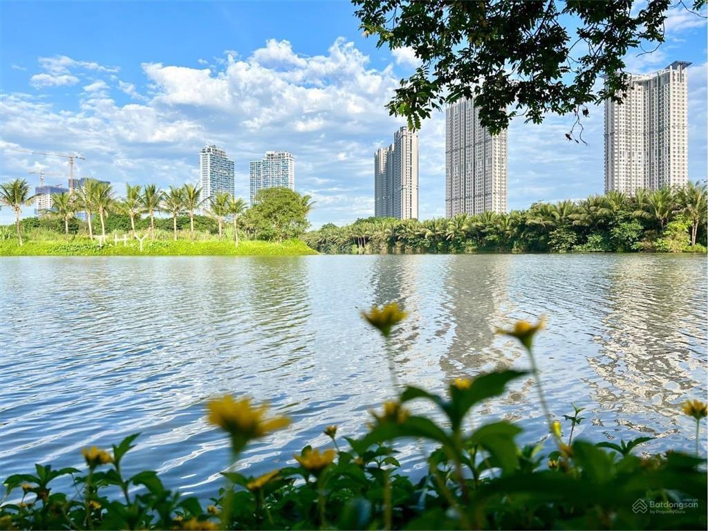 Chính chủ gửi bán 52m2 oasis. ban công thoáng. giá bán 3,4xx tỷ bao phí,  0948 014 ***