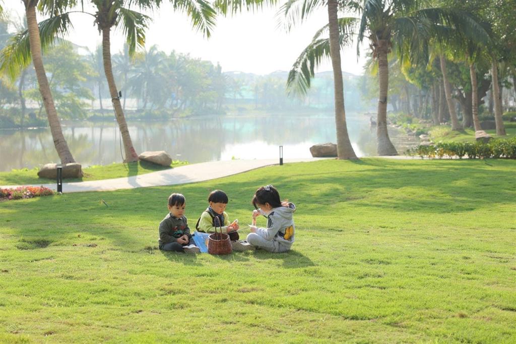 Chính chủ gửi bán 52m2 oasis. ban công thoáng. giá bán 3,4xx tỷ bao phí,  0948 014 ***
