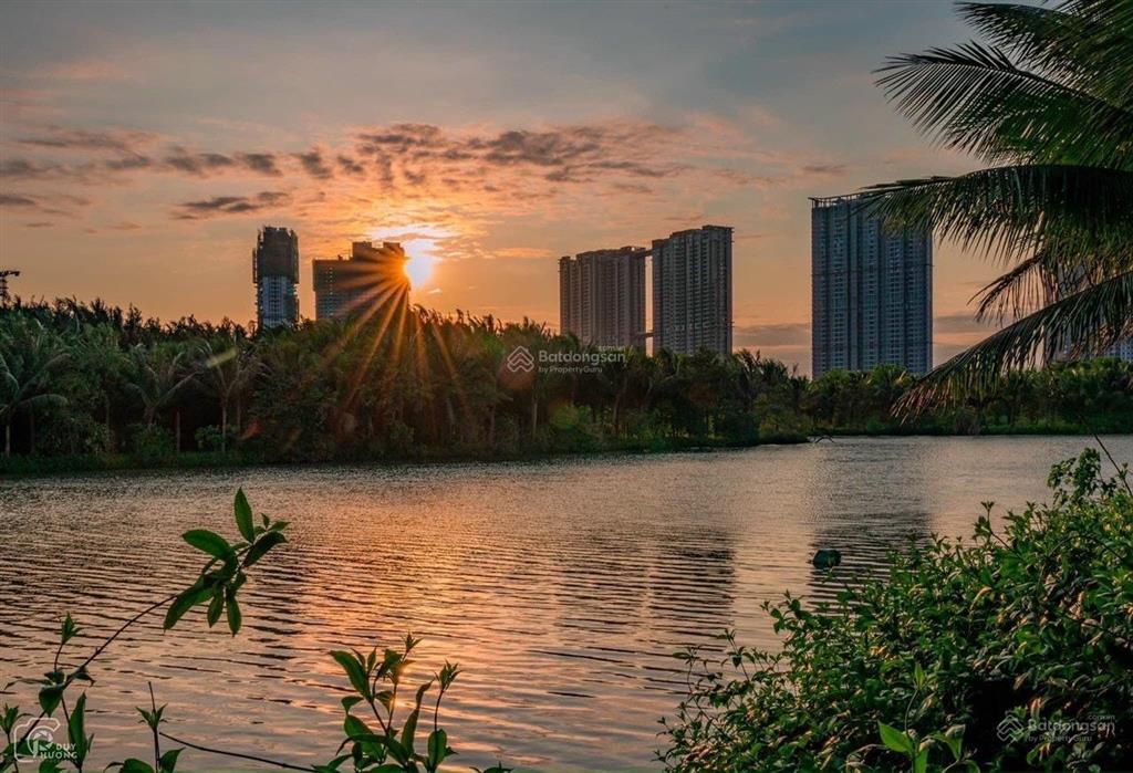 Cần bán căn hộ oasis 3 ngủ 2 wc, ban công đông nam giá 5,** tỷ bao phí  0948 014 ***