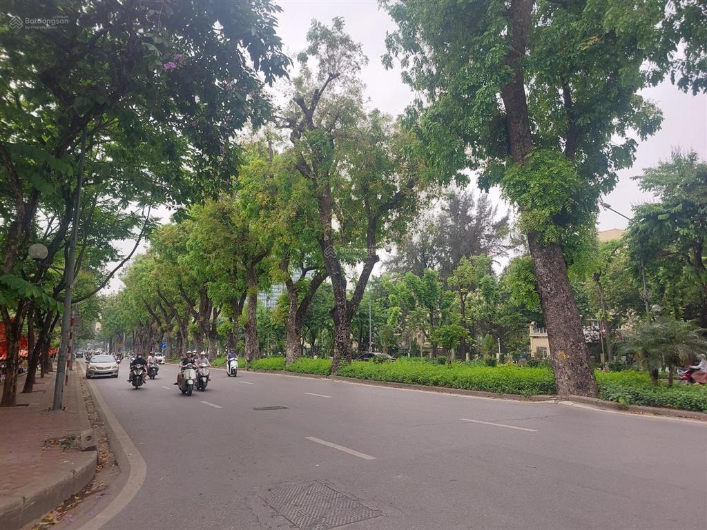 Chính chủ cần bán nhà riêng tại ngõ 294 kim mã, 20m ra mặt đường núi trúcđội cấn đang đc mở thông