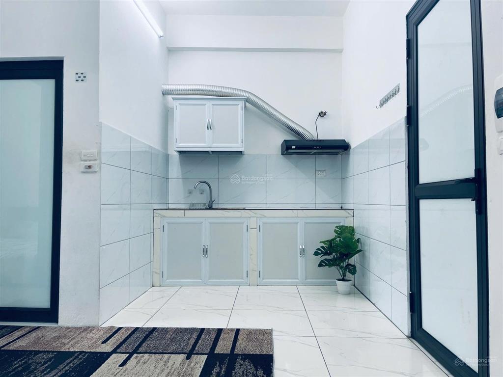 Cho thuê phòng thiết kế 1k1n  ban công rộng  phòng cửa sổ to thoáng sáng  150m ra kđt the manor