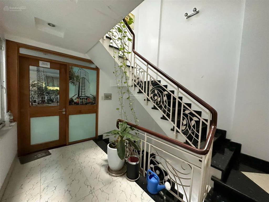 Cho thuê nhà phố kdc phú mỹ q7, thiết kế văn phòng, dts gần 400m2, giá chỉ 35tr/th.  0932 334 ***