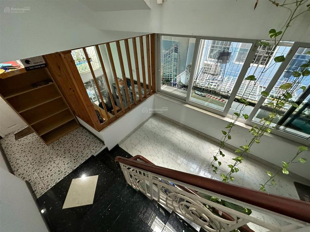 Cho thuê nhà phố kdc phú mỹ q7, thiết kế văn phòng, dts gần 400m2, giá chỉ 35tr/th.  0932 334 ***