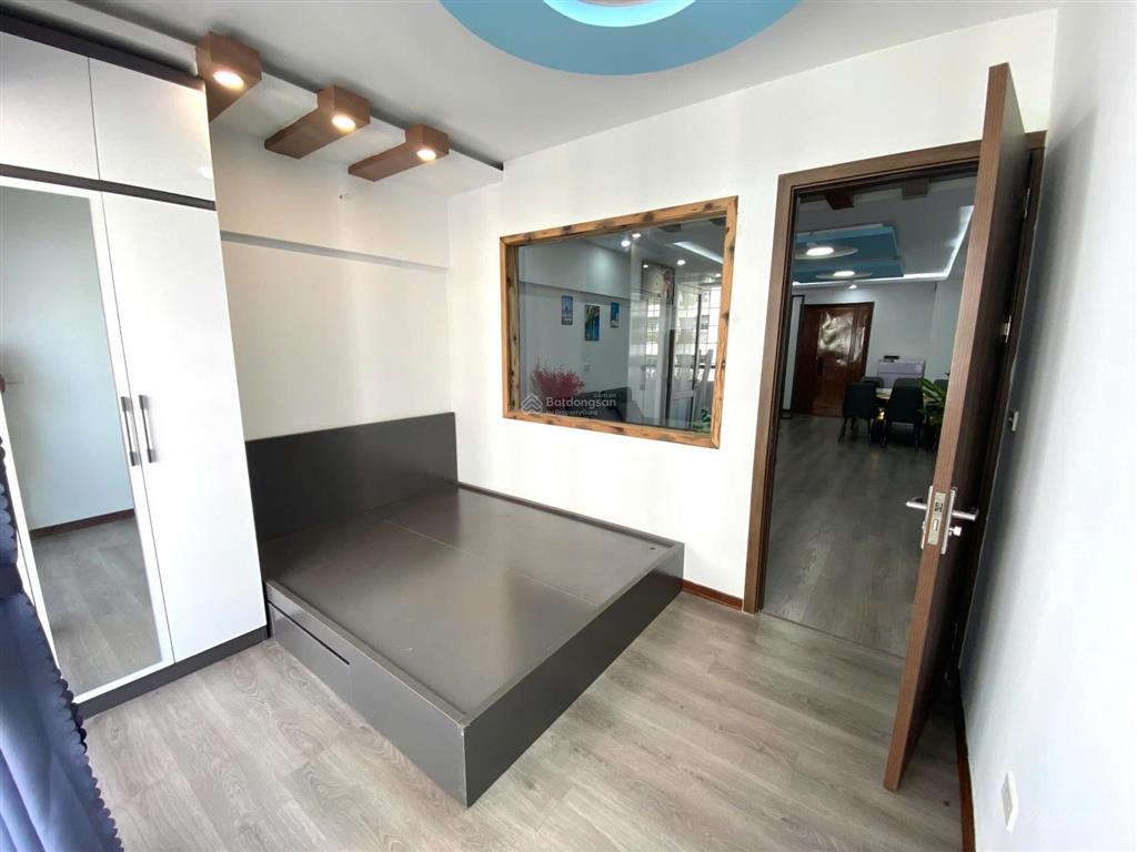 Bán gấp căn hộ 3pn, 2vs full nội thất, dt 100m2 tại tòa ct1 khu đô thị văn khê, giá 4,999 tỷ vnd