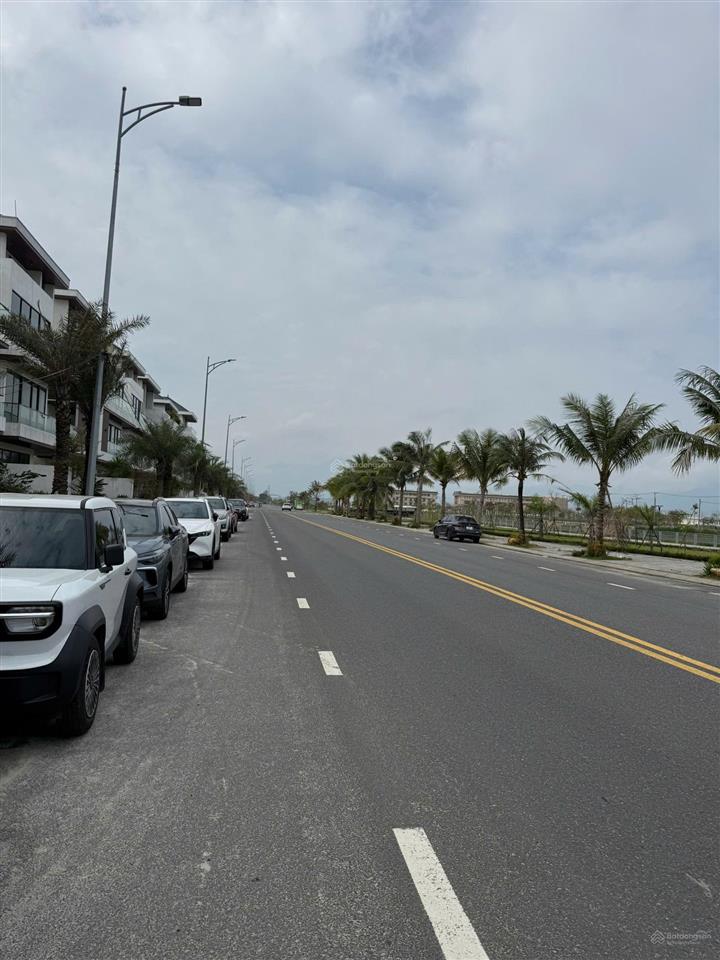 Biệt thự view kênh triệu đô thuộc khu dân cư đông đúc lakeside bàu tràm, sẵn sổ đỏ đã hoàn công