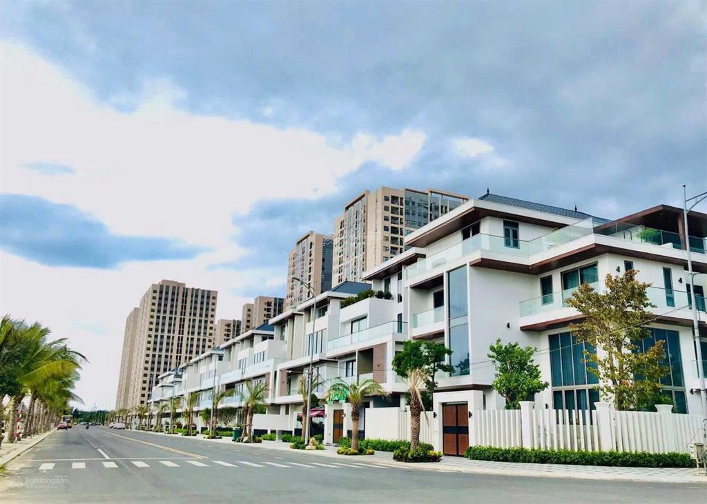 Biệt thự view kênh triệu đô thuộc khu dân cư đông đúc lakeside bàu tràm, sẵn sổ đỏ đã hoàn công