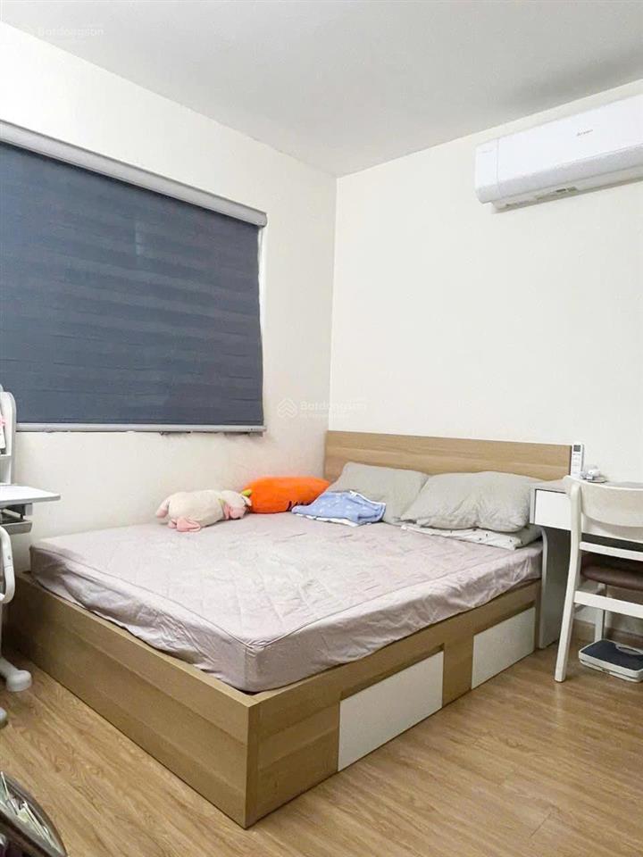 Chính chủ gửi bán căn hộ tòa the vesta, phú lãm, 56m2 tk 2pn, 2vs, sổ đỏ sang tên luôn