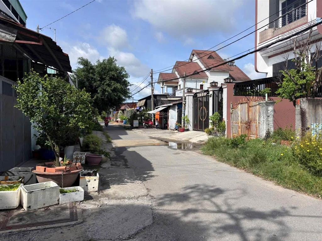 Đất mặt tiền ngay ql22 vào 200m. sổ riêng 2 tỷ có thương lượng