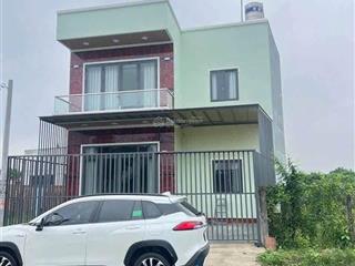 Nhà mới xây dựng hoàn công đầy đủ. kế bên ql22. shr 2 tỷ