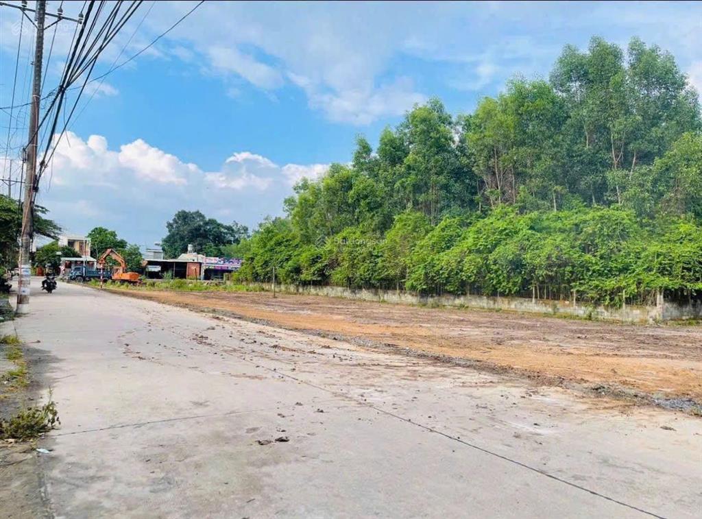 Đất ngộp ra gấp. ngay thị trấn 110m2 full thổ giá hơn 1 tỷ thương lượng chủ