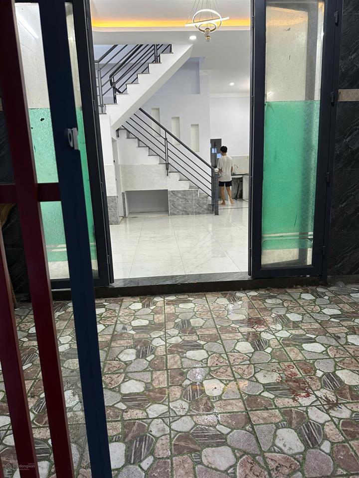 Giá nhỉnh 3 tỷ, có ngay nhà 1 trệt 1 lầu, có 3pn,  sổ hồng riêng tại xuân thới đông, hóc môn