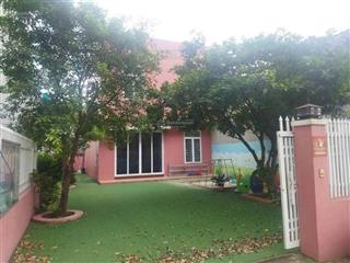 Nhà lầu sân vườn phú mỹ, nhánh dx001 gần đ. phạm ngọc thạch. dt 10x27, 80tc, đường 5m thông oto né