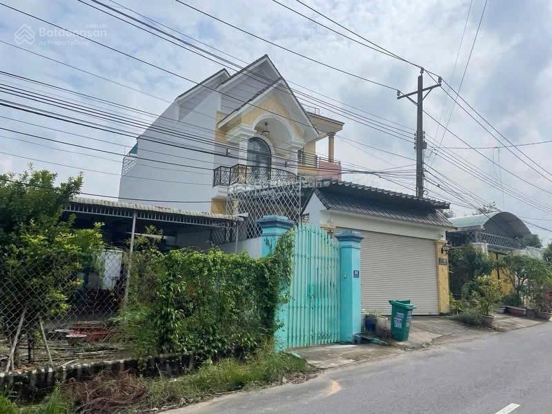 Nhà mt đx042 phú mỹ (phường bình dương  hcm).
nhà 1 trệt 2 lầu pk, 4pn, bếp, sân oto