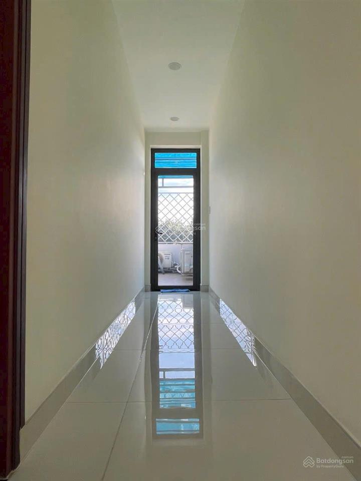 Nhà mt đx042 phú mỹ (phường bình dương  hcm).
nhà 1 trệt 2 lầu pk, 4pn, bếp, sân oto