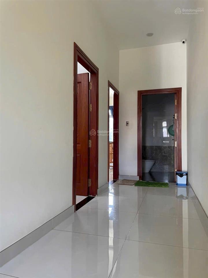 Nhà mt đx042 phú mỹ (phường bình dương  hcm).
nhà 1 trệt 2 lầu pk, 4pn, bếp, sân oto