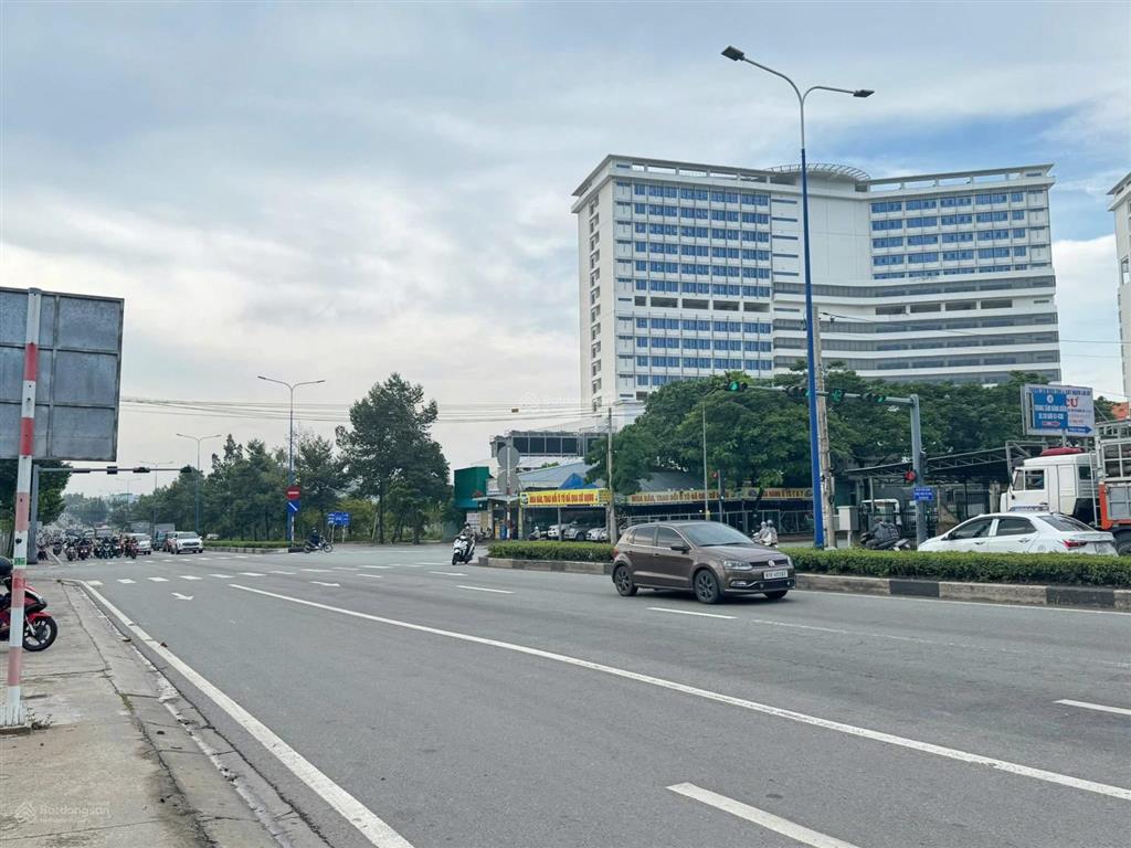 Mặt tiền mỹ phước tân vạn sát lô góc đối diện bệnh viện lớn nhất bình dương 12tỷ5 tl nhẹ mt kd