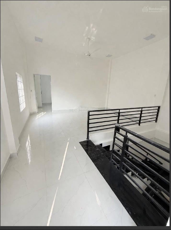 12ty9 nhà 1 trệt 1 lầu mặt tiền đường lê hồng phong  vị trí đắc địa ngay ngã 4 đường lê hồng phong