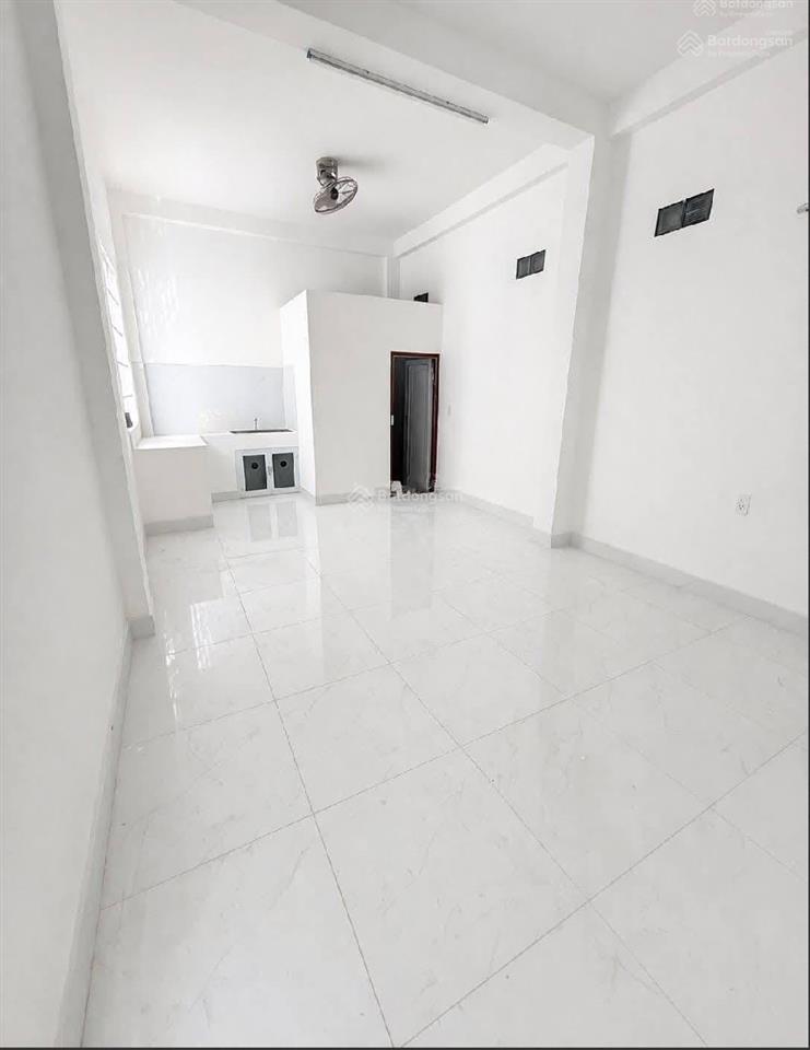 12ty9 nhà 1 trệt 1 lầu mặt tiền đường lê hồng phong  vị trí đắc địa ngay ngã 4 đường lê hồng phong