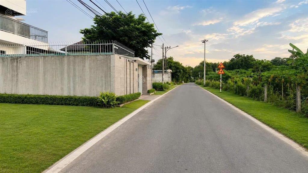 Chỉ 3,95 tỷ lô đất siêu đẹp toàn biệt thự khủng vị trí đỉnh cao đối diện chung cư hiệp thành city