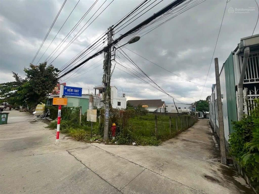 Cần thanh lý mặt tiền đại lộ bd  đoạn gần suối giữa  diện tích 739,2m2 (300m2 thổ cư)