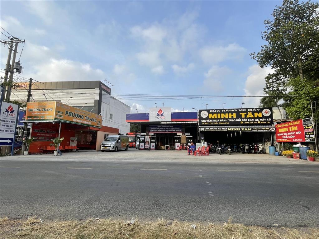 Mặt tiền trung tâm thị trấn thạnh phú đang hoạt động kinh doanh