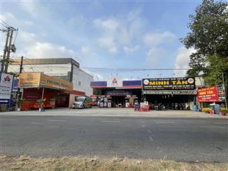 Mặt tiền trung tâm thị trấn thạnh phú đang hoạt động kinh doanh