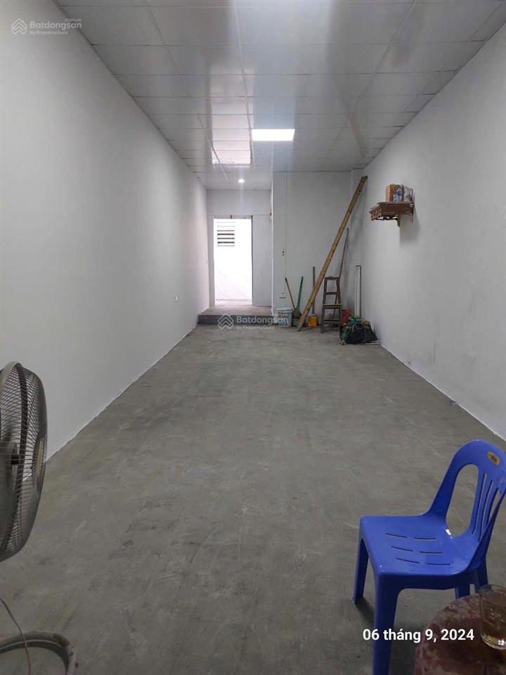 Nhà cấp 4, sạch sẽ kinh doanh tốt, 2 mặt ngõ, đường trước nhà 3 ô tô